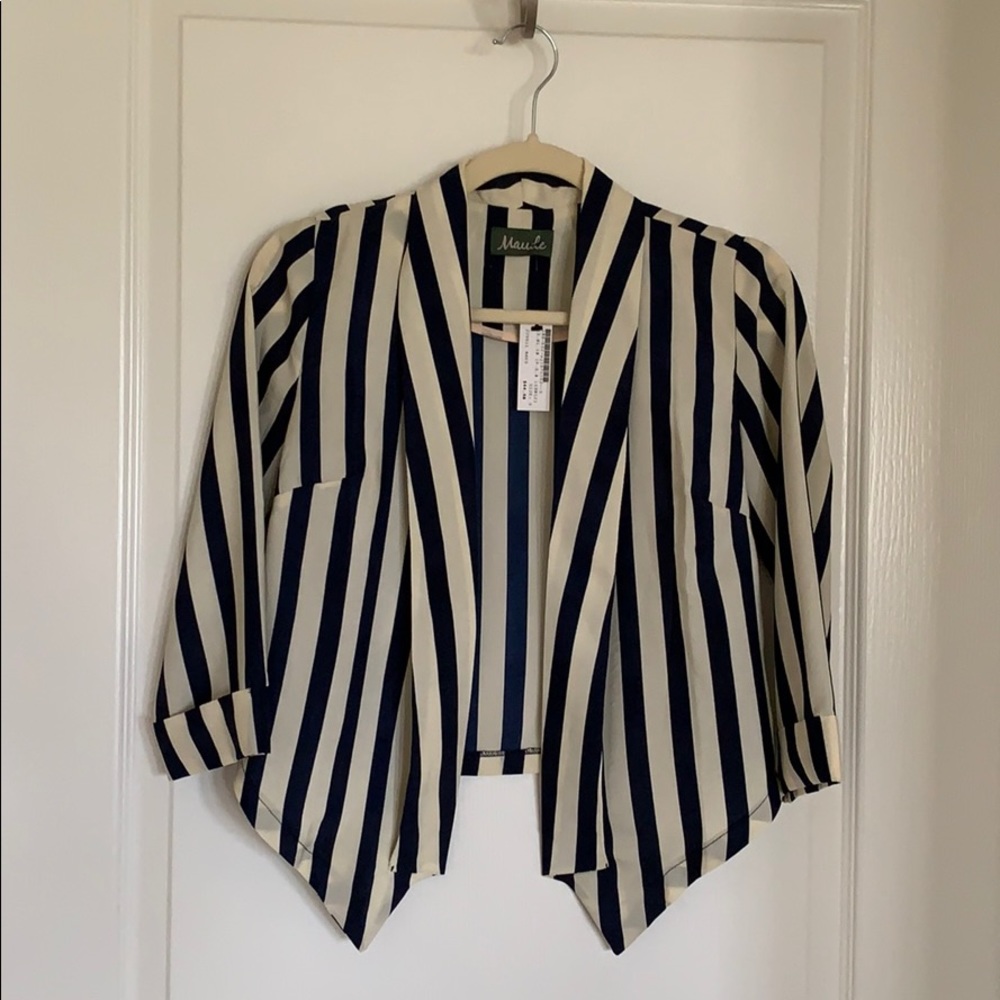 Lightweight cropped blazer